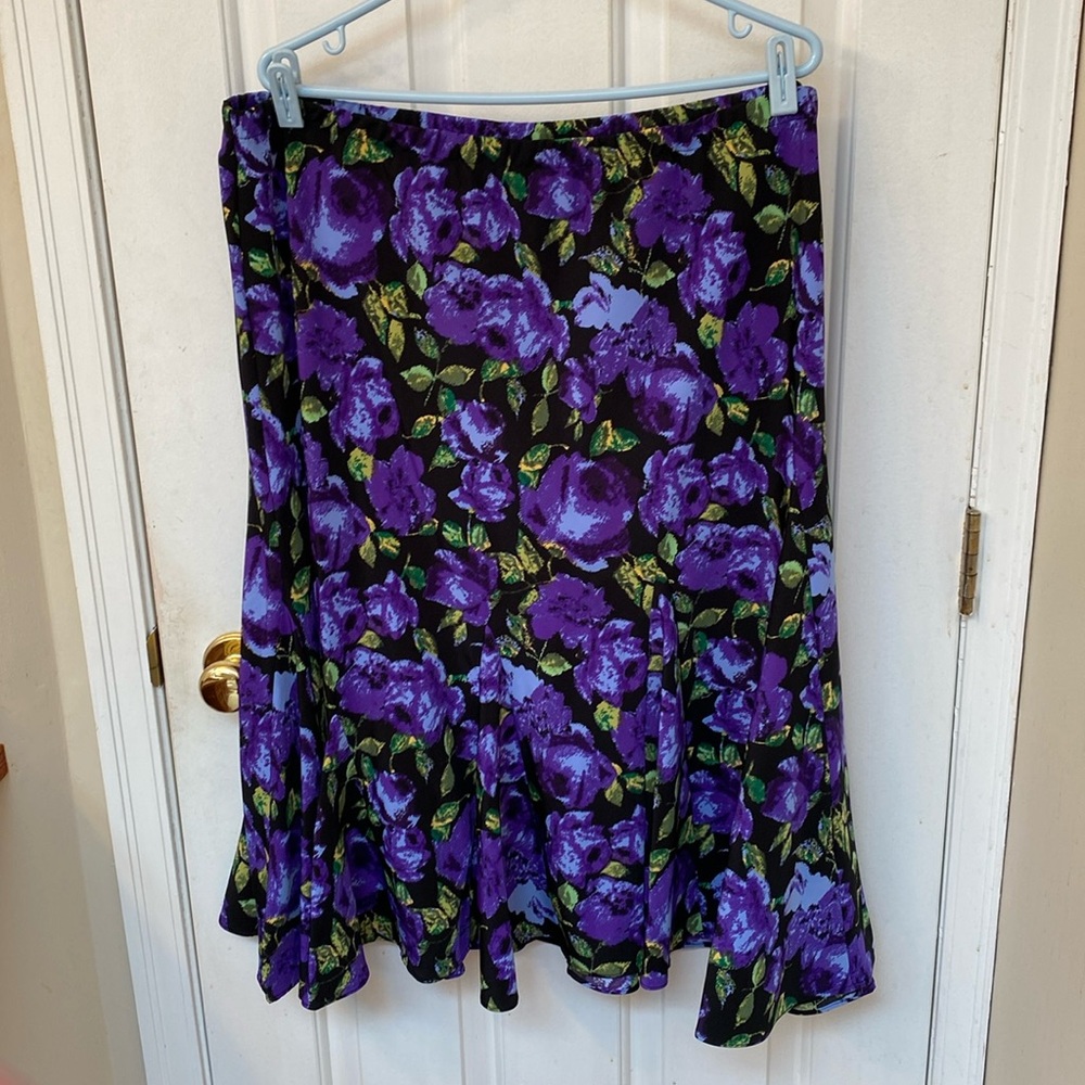 Gusseted Skirt